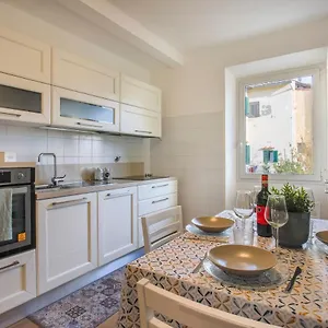  Apartment Sanzanobi In Italy