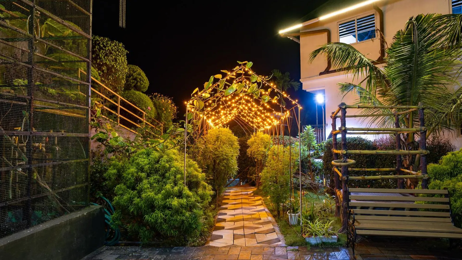 **** Hotel Star Emirates Luxury Resort And Spa, Munnar Anachal India