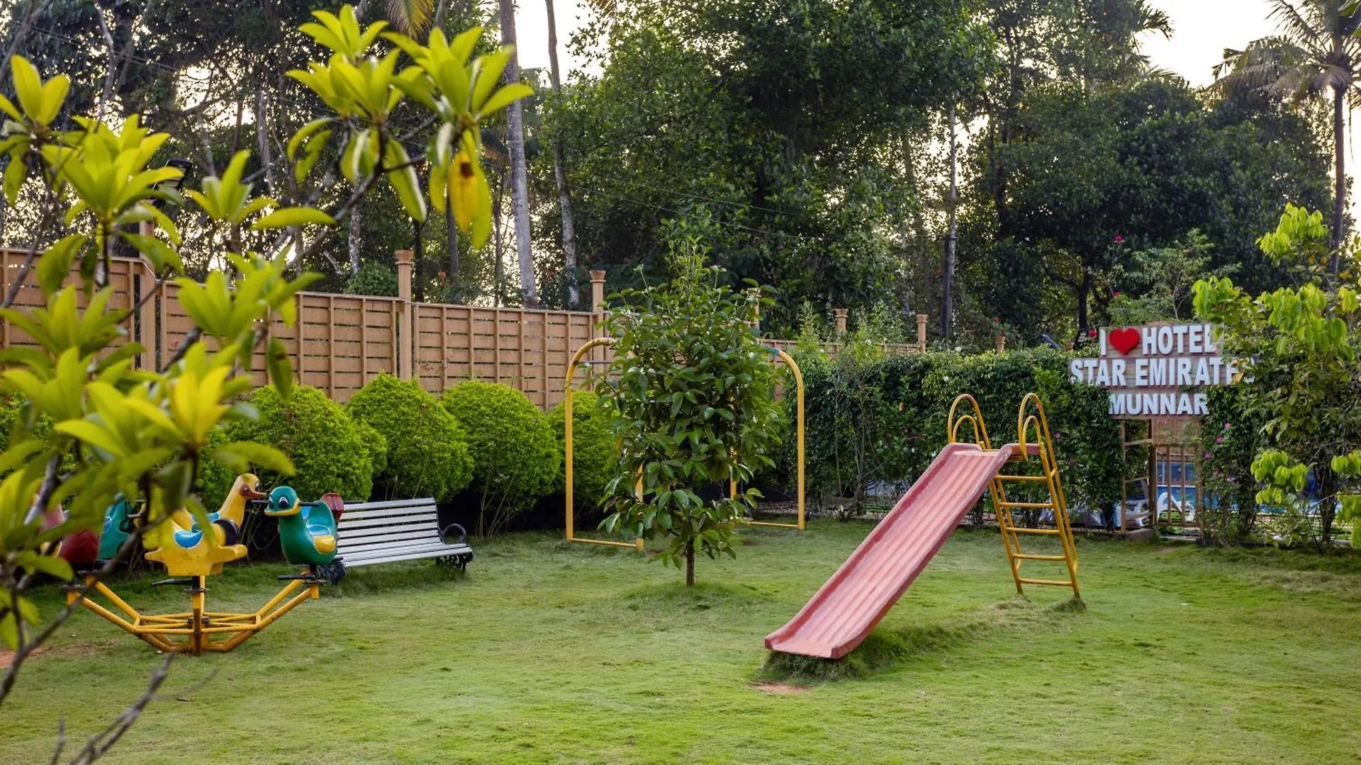 Star Emirates Luxury Resort And Spa, Munnar Anachal 4*,