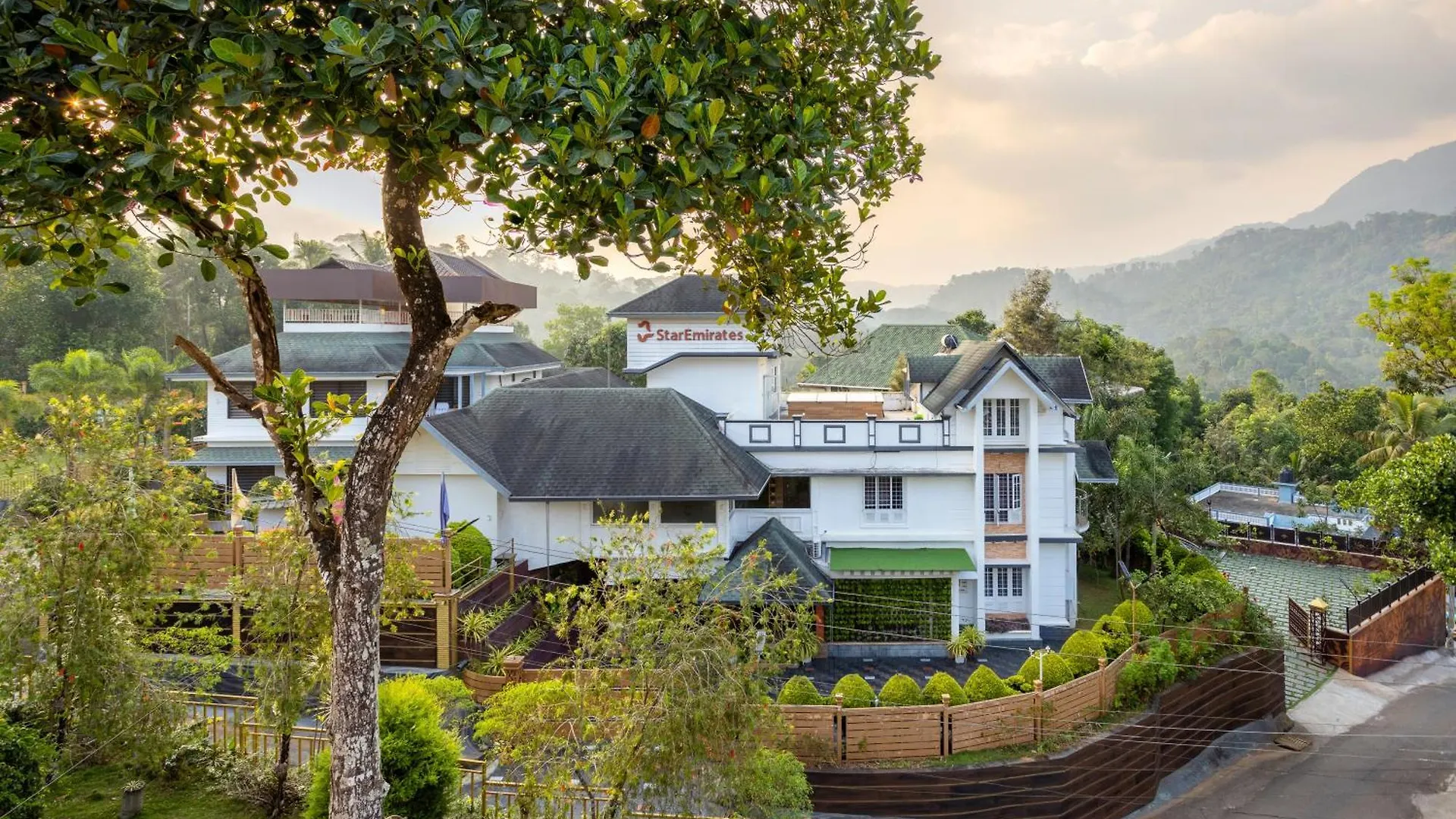 Star Emirates Luxury Resort And Spa, Munnar Anachal 4*,  India