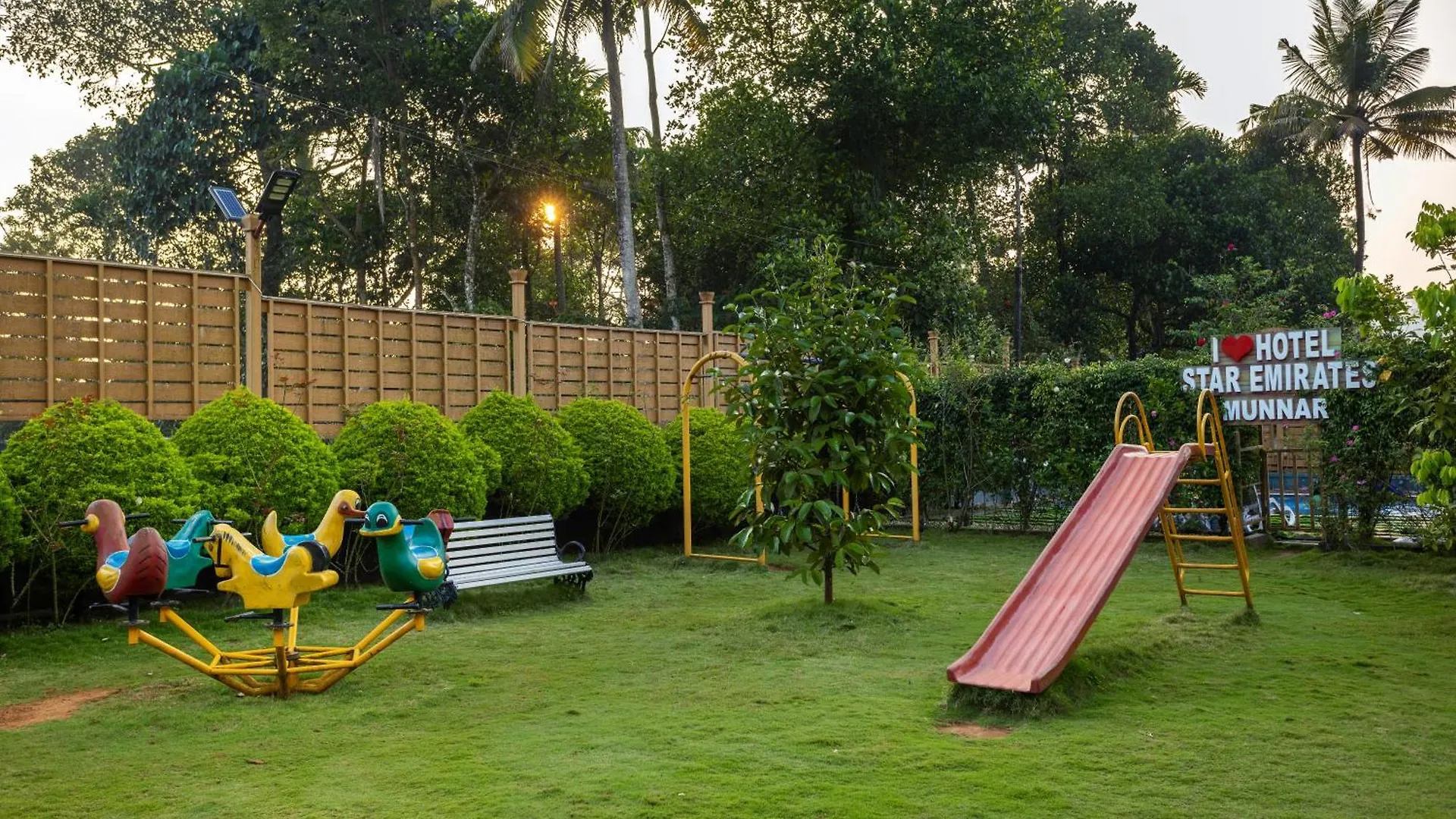 Star Emirates Luxury Resort And Spa, Munnar Anachal Hotel