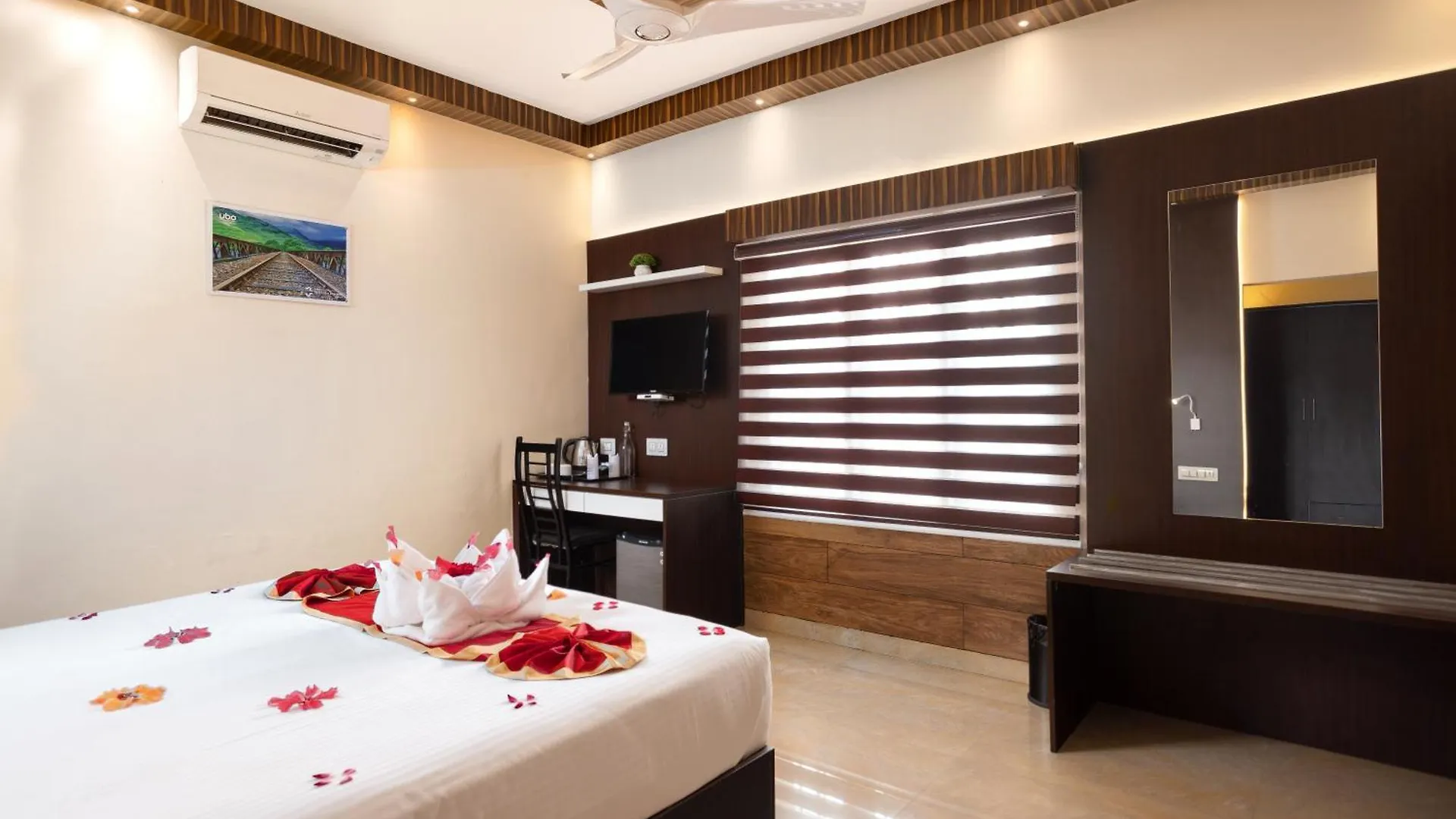 Hotel Star Emirates Luxury Resort And Spa, Munnar Anachal